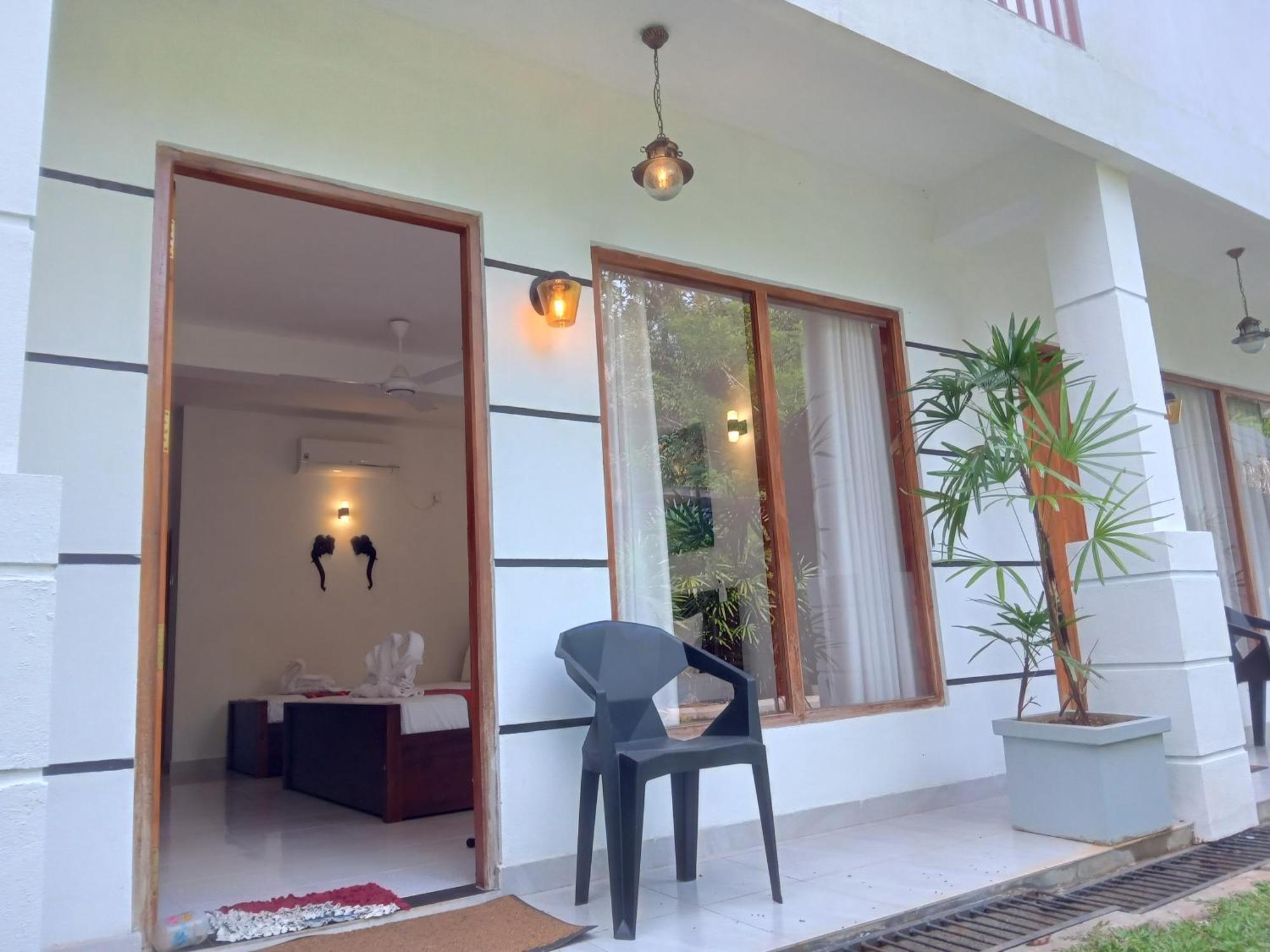 White Rose Safari Home Stay Udawalawe Eksteriør billede
